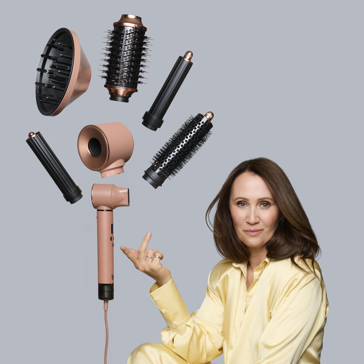Anna Nowak-Ibisz z Suszarko-lokówka SkinVibe Nuvia AirPlasma i siedmioma nasadkami